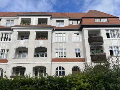 ANFRAGESTOPP!!! Schöne 4-Zimmer-Altbauwohnung mit 2 Balkonen nähe Uniklinikum