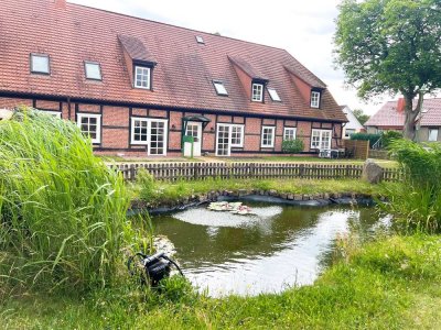 2-Raum-Wohnung mit Einbauküche, ebenerdiger Dusche, Laminat und Terrasse...!!!