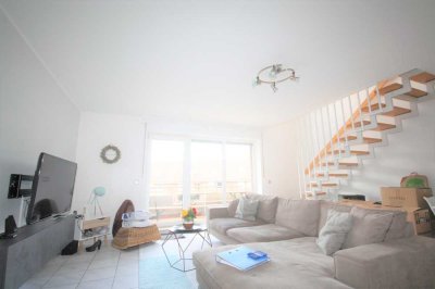 Außergewöhnliche & individuelle 2-Zi.-Maisonette mit 2 Balkonen, 1.OG!