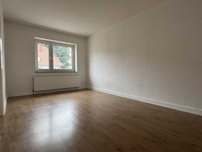 Große Altbauwohnung mit neuem Bad