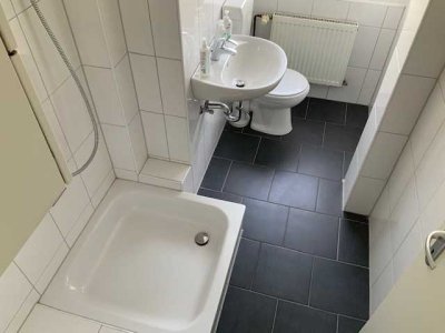 Wohnung sucht Single  - Tolle Erdgeschosswohnung mit neuem Duschbad und Laminatboden