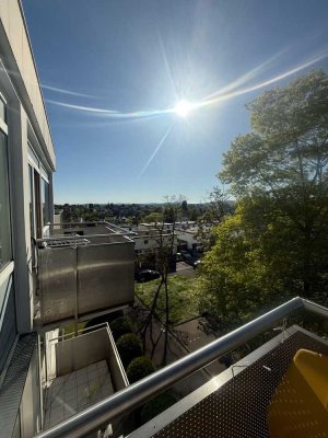 Sonnige 1-Zimmer Wohnung // Balkon & EBK!
