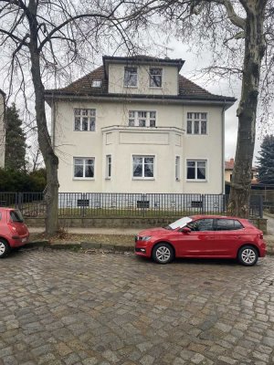 Vollständig renovierte Wohnung mit vier Zimmern und Balkon in Neuenhagen