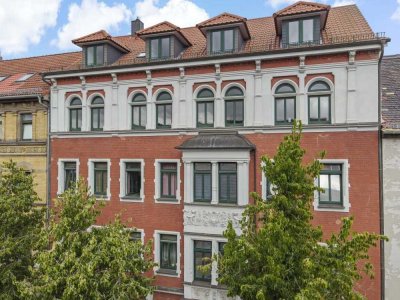 Dachgeschosstraum mit Eckbadewanne!