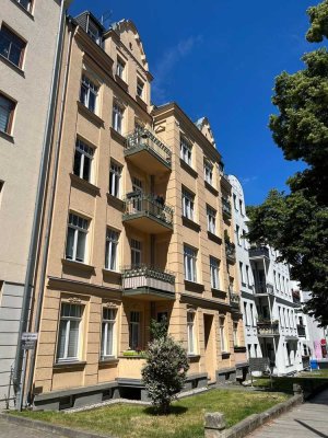 Schöne DG-4-Raum-Whg. mit Balkon, Gäste-WC m. Dusche, Stellplatz, Abstellkammer