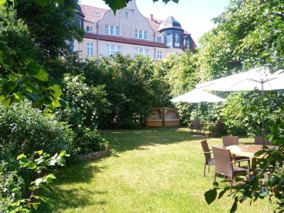 Zentrumsnahe 5,5-Zimmer-DHH mit Loggia, Balkon, Garten, 2 Stellplätzen