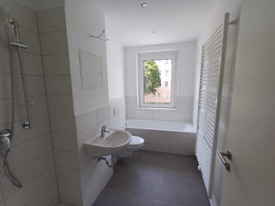 Großzügige 4-Raum-Wohnung mit Balkon – Ihr neues Zuhause! - 1. OG links