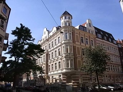 Bezug nach umfangreicher Sanierung: 3 Zimmer-Altbau -Wohnung mit Balkon in Hannover