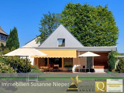 Einfamilienhaus mit zwei Garagen und zusätzlicher Bauparzelle mit Vorbescheid - Wülfrath-Düssel