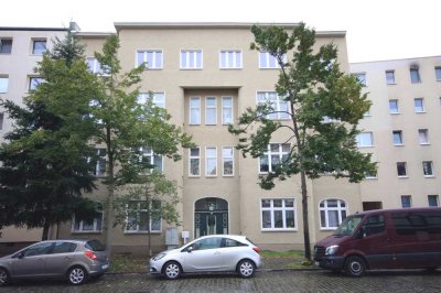 In Bahnhofsnähe! Bezugsfreie 2-Zimmer-Dachgeschosswohnung (links) in bester Lage von Rathenow
