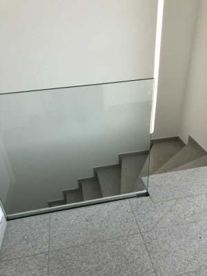 Stilvolle 2-Zimmer-DG-Wohnung mit Einbauküche und Balkon in Oberstenfeld