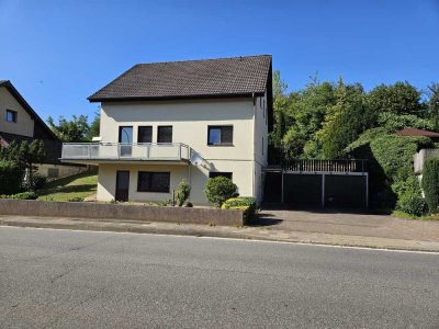 Geräumiges Haus mit Einliegerwohnung in Otterbach