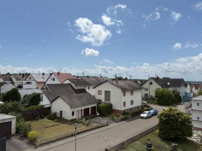 hochwertige DG-Wohnung mit 2 Balkonen