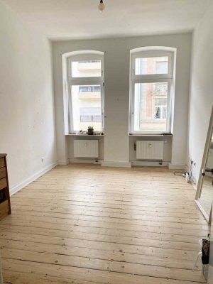 Sehr schön sanierte Wohnung mit Balkon und Wohnküche am Neumarkt!