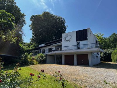 Sanierungsbedürftige Villa aus den 60ern in Toplage mit zusätzlichem Baufenster!