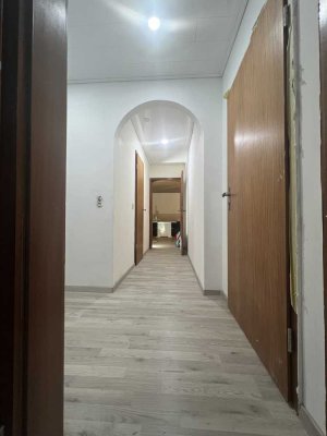 3-Zimmer Wohnung, 80 m²+50 m² Terrasse - frisch renoviert