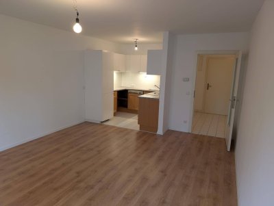 Helle, nordseitige 2-Zimmer-Wohnung mit Top-Lage am Lainzer Platz