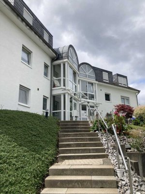 Exklusive, modernisierte 3-Raum-DG-Wohnung mit Einbauküche in Remscheid