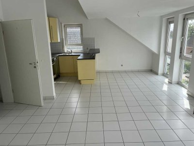 Helle, geräumige, ruhige 3 Zimmer Wohnung "WEITERSTADT"