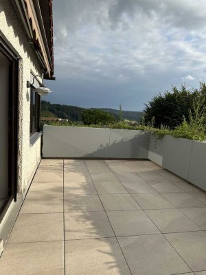 Begehrte Wohnlage, 3-Zimmer, Küche, Bad mit Einbaumöbel, Dachterrasse, Kachelofen