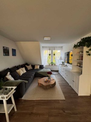 Gemütliche Dachgeschoss-Wohnung mit Balkon in City-Nähe zu vermieten !