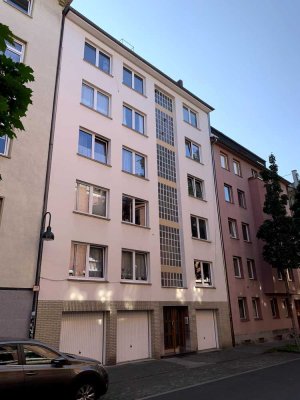 Schick+ ruhig in TH Nähe!!! Tolle Wohnung in 1. Etage!!! mit EBK + Terrasse / nicht WG geeignet