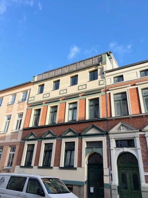 2-Raumwohnung in der KTV mit Laminat, Wannenbad, Einbauküche und Balkon...!!!