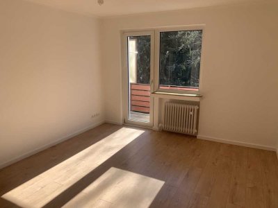 Vollständig renovierte Wohnung mit zwei Zimmern und Balkon in Essen