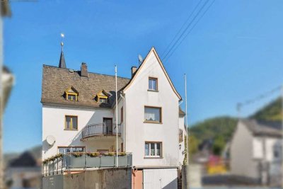 Mehrgenerationen-/Mehrfamilienhaus mit 4 Wohnungen in Kestert!