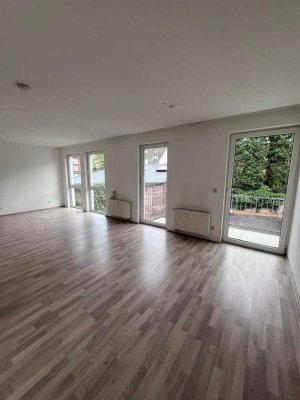 Große 3 Zimmer Wohnung mit Balkon