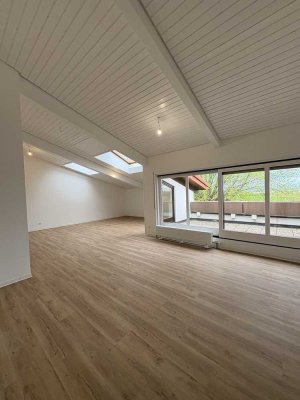Sanierte 4,5 Zi.-DG Wohnung mit Balkon in ruhiger Alleinlage von Bissingen