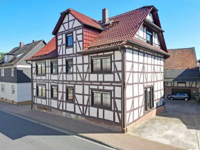 Großes Wohnhaus mit Scheune und Bauland im Ortskern von Großenritte