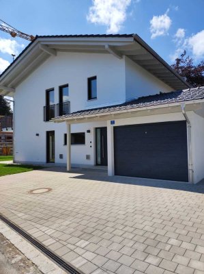 Freundliche 4-Zimmer-Doppelhaushälfte KFW Standard 55 in Neubeuern