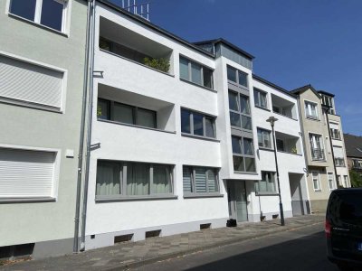 Erstbezug nach Sanierung mit Einbauküche: Stilvolle 1-Zimmer-DG-Wohnung mit geh. Innenausstattung