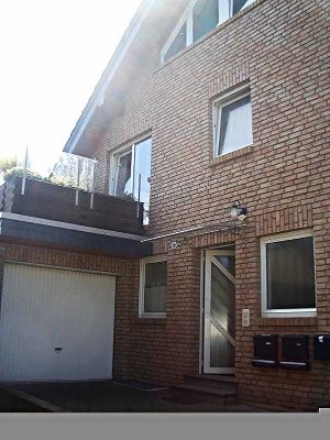 Moderne, komfortable Maisonette-Wohnung mit Dachterrasse, Garten und Garage
