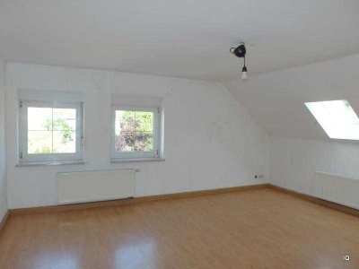 Gemütliche 3-Zimmer Dachwohnung mit Laminat und Bad mit Dusche * handwerlich begabter Mieter gesucht