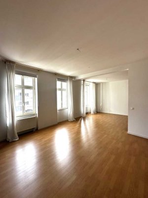 Schöne und komplett sanierte Wohnung mit Loftcharakter in historischem Baudenkmal