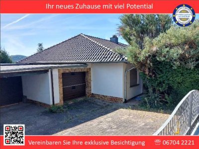 Großes freistehendes Einfamilienhaus mit Garten und Garage