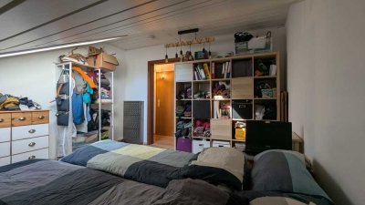 2-Raum-Dachgeschosswohnung mit Balkon in Karlsruhe Wolfartsweier auch WG geeignet.