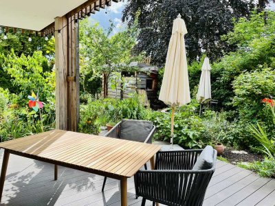 Zentrale 3-Zimmer-Wohnung mit Traumgarten