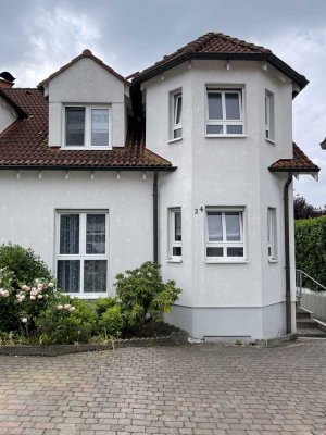 Gepflegte Doppelhaushälfte im Landhausstil mit großer Doppelgarage in Leichlingen (Rheinland)