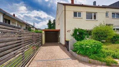 Ihr neues Familienglück -
Charmantes Reihenendhaus
mit Garten, Balkon und Garage
in Freiberg a.N.