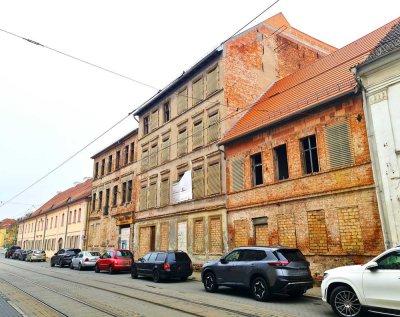 DENKMALENSEMBLE + SANIERUNGSOBJEKT + LEBUSER VORSTADT + ODER- UND ZENTRUMS NAH