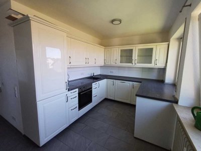 Stilvolle, vollständig renovierte 4-Raum-Wohnung mit Balkon und EBK in Vöhringen