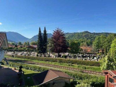 Zentrale Lage - sonniger Balkon mit Bergblick