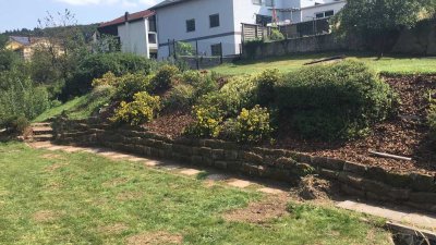 Geräumiges, preiswertes und vollst. renoviertes 8-Zimmer-Einfamilienhaus mit geh. Innenausstattung