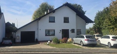 Nidderau! Wohnen in Toplage! Freist. mod. 3 Fam Haus, Garage, 3 PKW Stellpl.