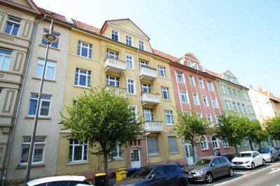 2-Zimmer-DG-Wohnung mit Badewanne  -  Zentrumsnah