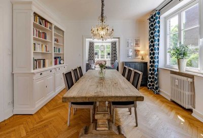 Altbau-Charme im Hochparterre mit Loggia und Gartenidylle, fußläufig zur Waitzstraße