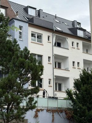 Citynahe Altbauwohnung mit Südwest-Balkon & Blick ins Grüne – Westfalenpark-Nähe